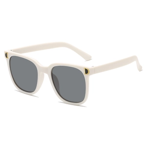 Lunettes de soleil enfant tendance blanc crème avec verres gris et accents dorés