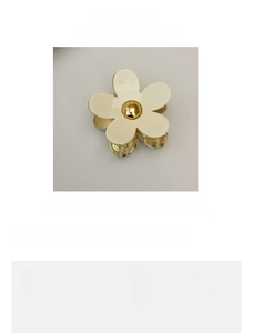 Detailed size chart for acetate flower hair claw clip with cream petals and metal base