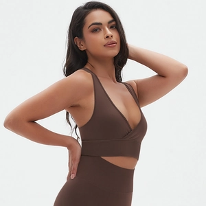 Ensemble de yoga marron café sans couture avec brassière croisée et legging taille haute
