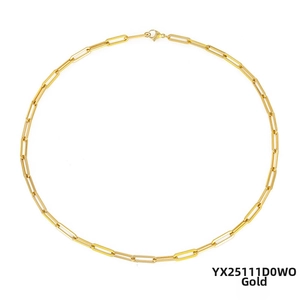 Detail of 18k gold plated stainless steel paperclip chain necklace with lobster clasp