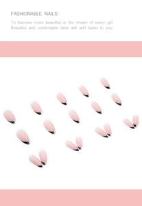 Primer plano de uñas postizas de gota en rosa y negro con líneas plateadas finas
