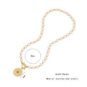 Vue détaillée du collier en perles avec pendentif tournesol et dimensions