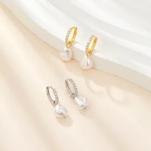 Élégantes boucles d'oreilles perles baroques en argent 925 avec créoles serties de zircons