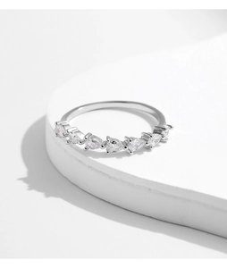 Macro detail of s925 silver ring featuring seven pear-cut zircons in a claw setting