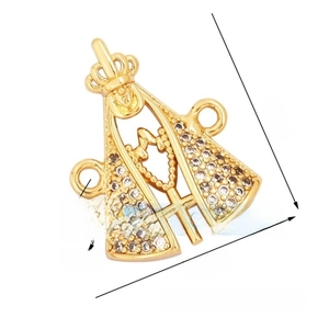 Macro detail of gold-plated crown heart connector with dimensions for DIY jewelry making