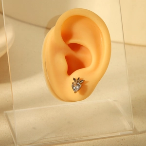 Detail of 18k gold heart-shaped zircon earrings shown on a model display stand