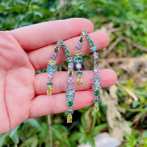 Boucles d'oreilles élégantes en argent S925 avec glands en zircon colorés en plein air