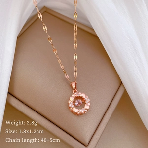 Detail of rose gold necklace with 2.8g weight, 1.8x1.2cm pendant, and 40+5cm chain