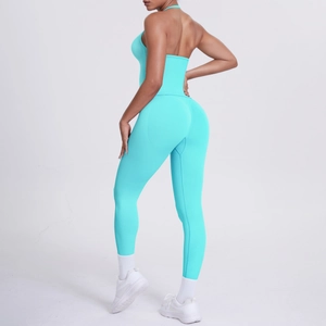 Detailansicht der Rückseite eines türkisfarbenen Yoga-Sets mit hoher Taille Leggings