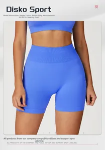 Détail du short de yoga bleu sans couture avec texture côtelée et données du mannequin