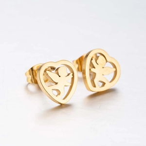 Boucles d'oreilles cœur en acier inoxydable doré brossé avec design d'ange cupidon