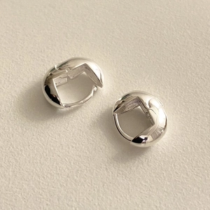 Polished 925 sterling silver oval hoop earrings with a modern minimalist mirror finish