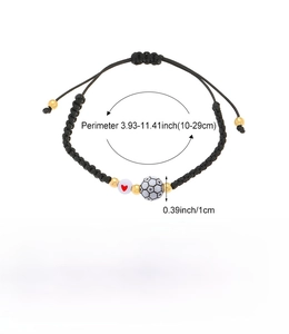 Detailweergave van verstelbare voetbalarmband met afmetingen en gewichtsgegevens