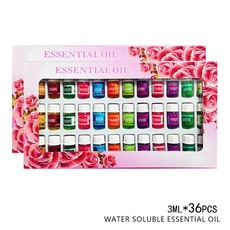 Macro-opname van 3ml wateroplosbare essentiële oliën in een roze geschenkverpakking