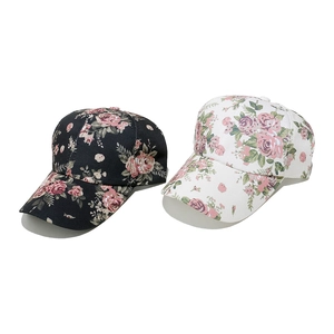 Cappellini da baseball floreali da donna con rose rosa su tessuto di cotone bianco e nero