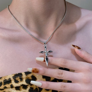 Gothic silver cross pendant necklace with twisted detail for hip-hop streetwear style