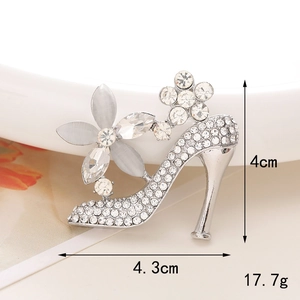 Detailed macro view of rhinestone stiletto brooch showing dimensions 4cm x 4.3cm and 17.7g weight