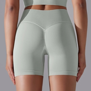 Vue arrière du short de yoga sans couture taille haute avec effet liftant fessier