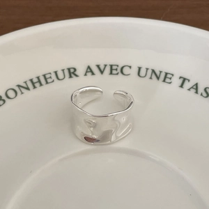 Minimalist S925 sterling silver open ring featuring a unique irregular wavy geometric design