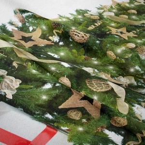 Dettaglio di un arazzo di Natale che mostra la trama del tessuto e le stelle dorate