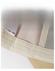 Vue détaillée de l'intérieur de la casquette en coton avec bandeau et maille respirante