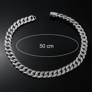 50 cm silver hip hop Cuban link chain necklace for men on a black reflective background