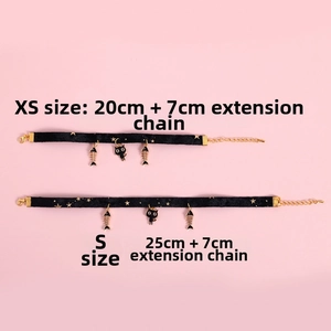 Size chart for velvet pet collar showing adjustable 7cm extension chain for XS and S