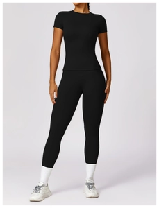 Detail of high-stretch black yoga set featuring slim-fit T-shirt and high-waist leggings