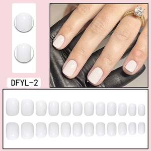 Short round white press-on nails set including 24 pieces in various sizes with gloss finish