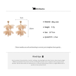 Detail view of large raffia chiffon flower earrings with dimensions 10x7cm and 6.7g weight