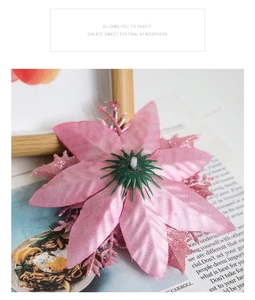Detalle de flor de pascua artificial rosa con purpurina para adorno de árbol de Navidad