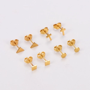 Set di orecchini geometrici dorati minimalisti con forme a cerchio quadrato e triangolo