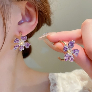 Elegant purple crystal flower C-shaped hoop earrings with gold base for women