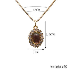 Gedetailleerde maattabel van de gouden ketting met barnsteen hanger en 45cm kettinglengte