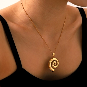 18K Gold Plated Stainless Steel Spiral Conch Pendant Necklace Simple Smooth Shell Design INS Style Jewelry For Women