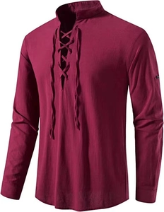 Detail van bordeaux katoen-linnen shirt met vetersluiting opstaande kraag en mouwen met knopen