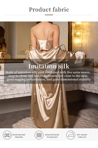 Vue arrière détaillée de l'ensemble pyjama en satin champagne au fini soyeux