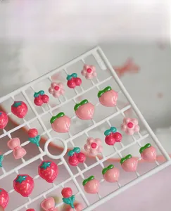 Macro de charms en résine rose fraise et fleur pour bricolage DIY et décoration d'ongles