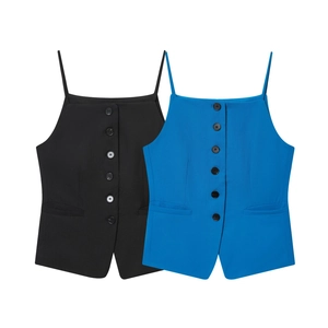 Ensemble de gilets ajustés pour femmes avec boutons en noir et bleu roi sur fond blanc