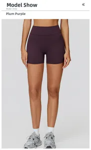 Detailansicht der High Waist Fitness-Shorts in Pflaumenlila mit matter, gebürsteter Textur