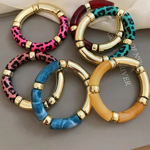 Lot de 5 bracelets joncs géométriques en acrylique avec motifs léopard et marbre