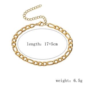 Detail of gold chain bracelet with lobster clasp, 17+5cm length and 6.5g weight