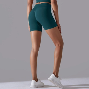 Détail du short de compression sans couture taille haute vert foncé avec maille galbante