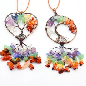 Colgante Árbol de la Vida hecho a mano con cristales naturales de Siete Chakras