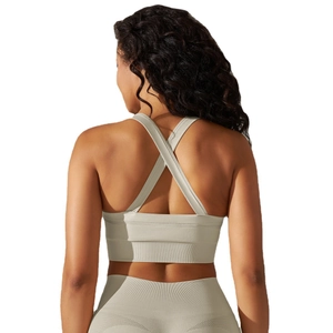 Ensemble de yoga vert sauge sans couture avec brassière dos croisé et legging taille haute