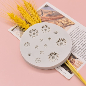 Detailed top view of daisy flower silicone mold for DIY fondant or resin casting crafts