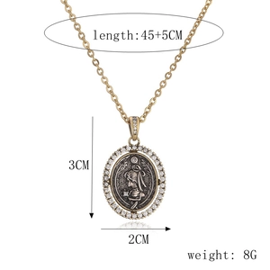 Detailed view of vintage gold coin necklace with size measurements and 8g weight specs