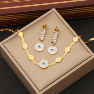 Goldenes Edelstahlschmuck-Set mit Evil Eye-Halskette und passenden Ohrringen