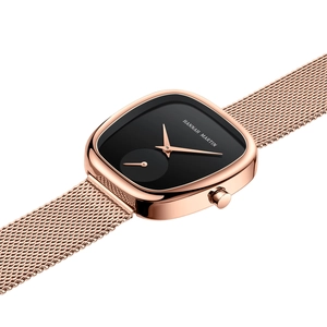 Damenquarzuhr in Roségold mit Tonneau-Gehäuse, Milanaise-Armband und schwarzem Blatt
