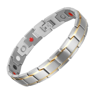 Detailansicht des zweifarbigen Edelstahl-Magnettherapie-Armbands mit farbigen Einsätzen